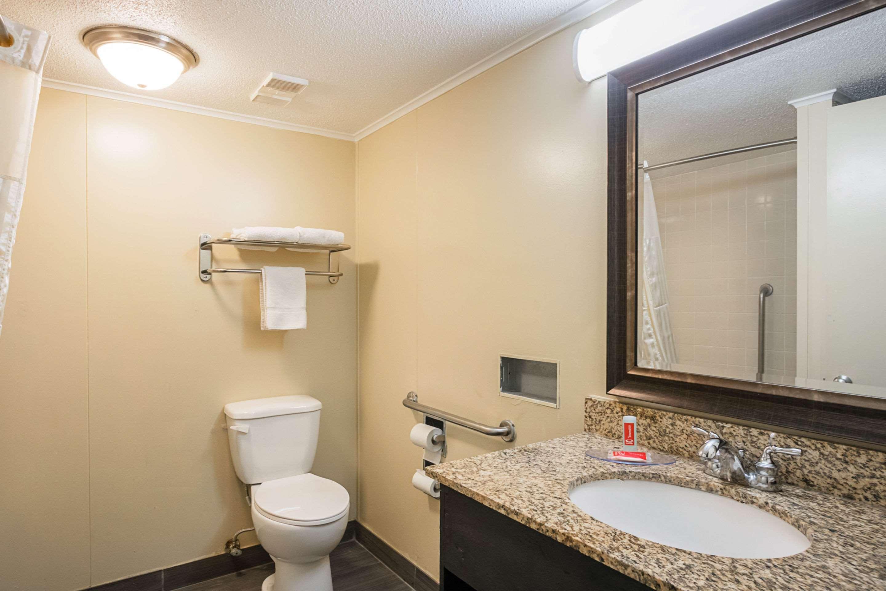 Econo Lodge Savannah Eksteriør bilde